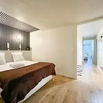 Urbanflat 89 - 3 Bedrooms Parisian Apartment