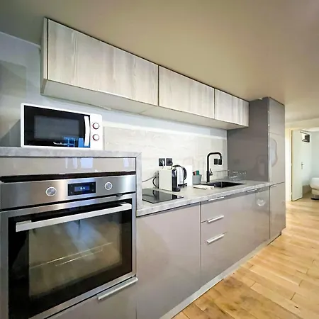 Apartament Urbanflat 89 - 3 Bedrooms Parisian