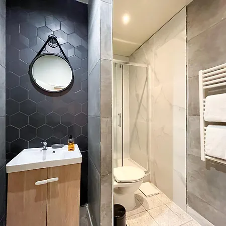 Apartament Urbanflat 89 - 3 Bedrooms Parisian Paryż