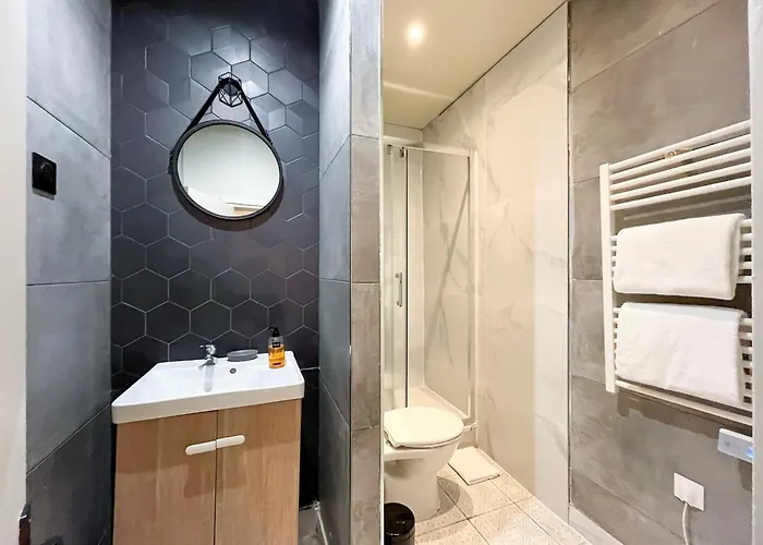 Apartament Urbanflat 89 - 3 Bedrooms Parisian Paryż